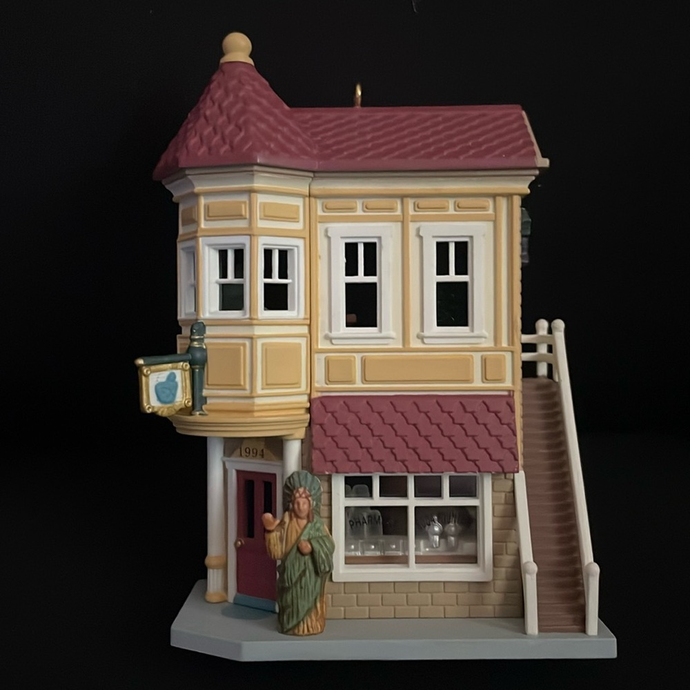 Hallmark Nostalgic Houses and Shops 1994